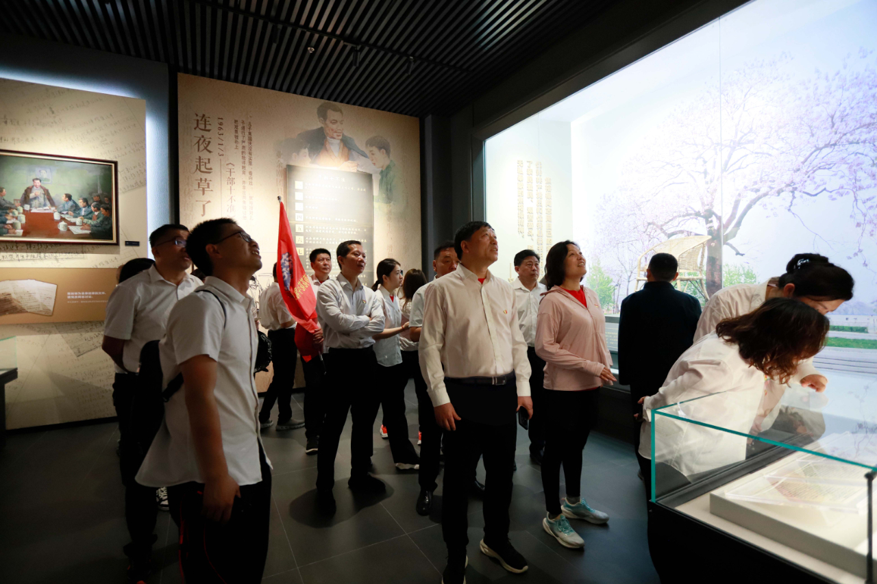 砥砺初心使命，汲取奋进力量丨开云（中国）乳业集团党委组织开展学习“焦裕禄精神”主题党日活动