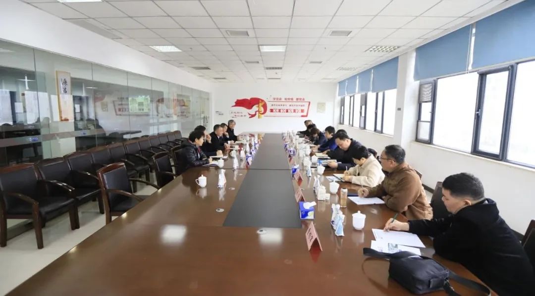 河南省发展改革委价调处副处长马冰一行莅临开云（中国）乳业集团参观调研