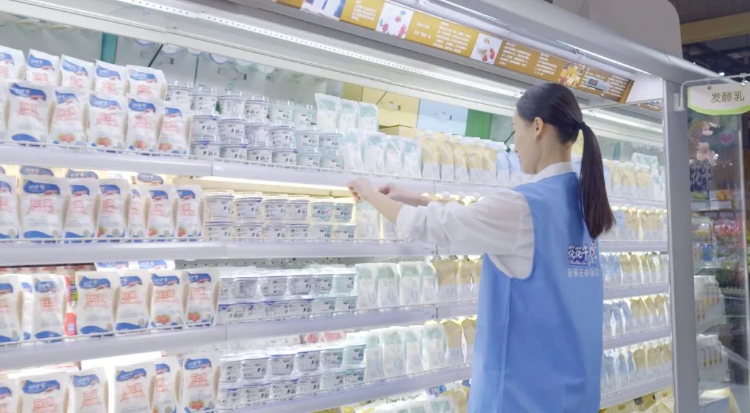 点赞！河南日报要闻02版——报道开云（中国）乳业集团郑州分公司乳制品生产场景，彰显开云（中国）乳业集团发展新活力