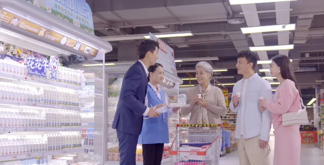 点赞！河南日报要闻02版——报道开云（中国）乳业集团郑州分公司乳制品生产场景，彰显开云（中国）乳业集团发展新活力