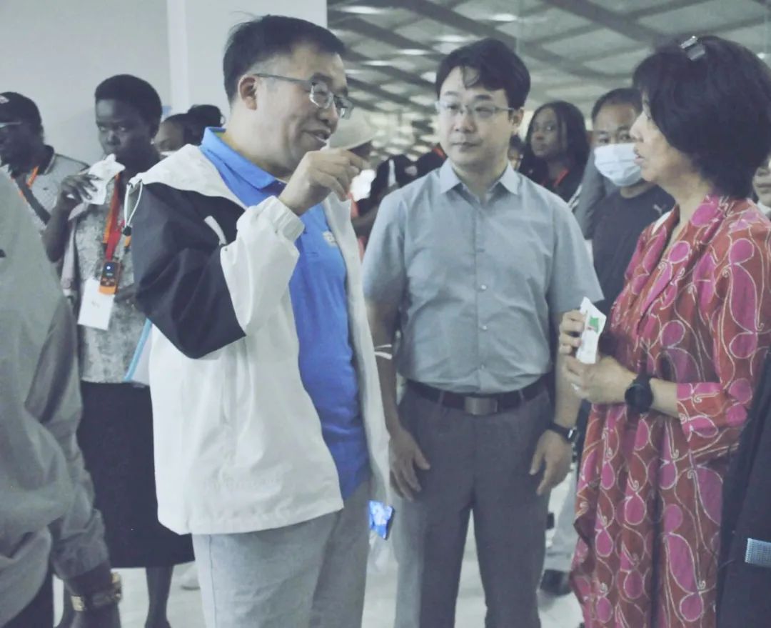 北京大学南南合作与发展学院教授、全球伙伴关系主任周咏梅一行莅临开云（中国）平舆瑞亚牧业参观调研