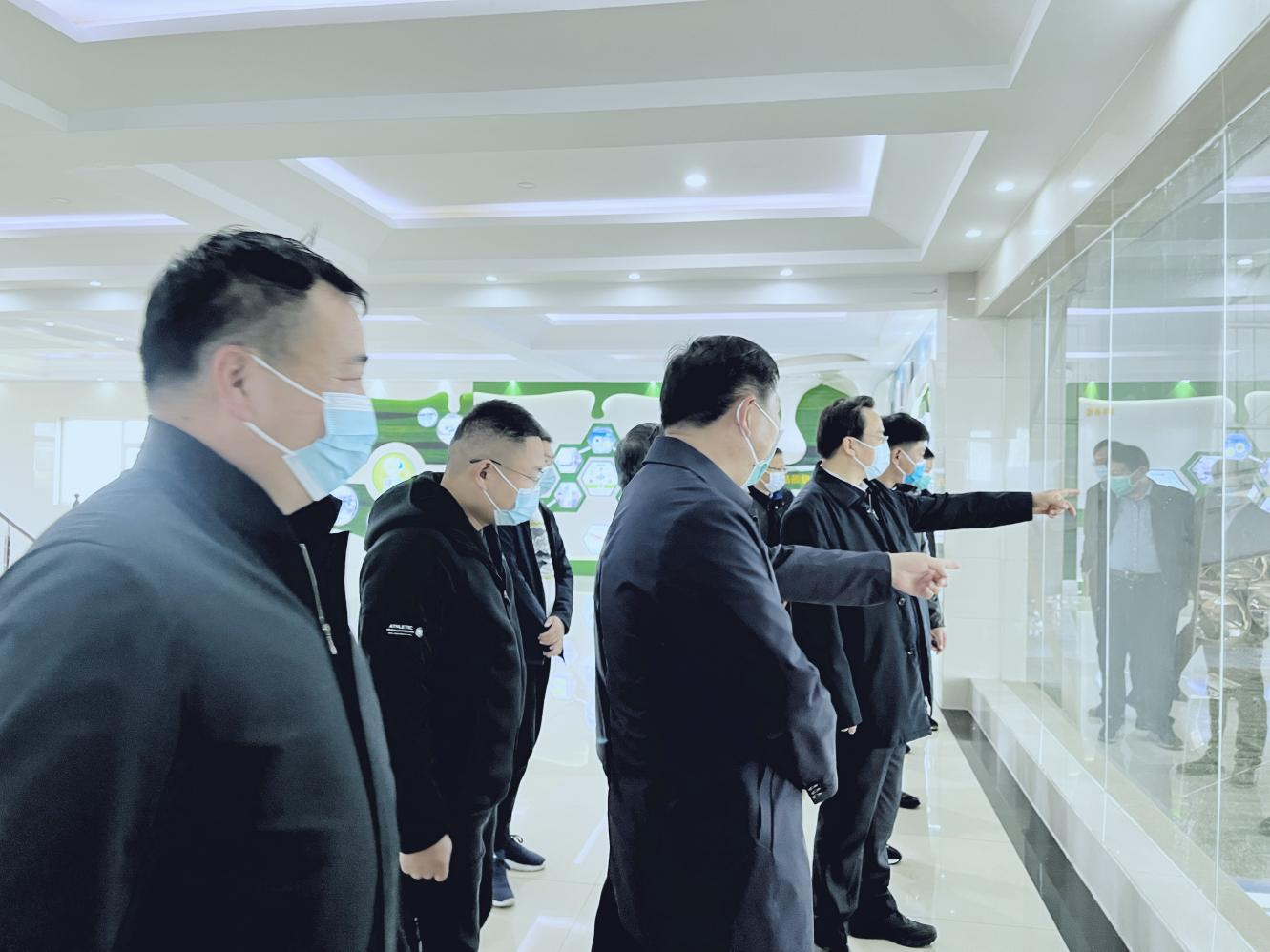 河南省人大常委会党组书记、副主任孔昌生莅临开云（中国）鲁山瑞亚牧场参观调研