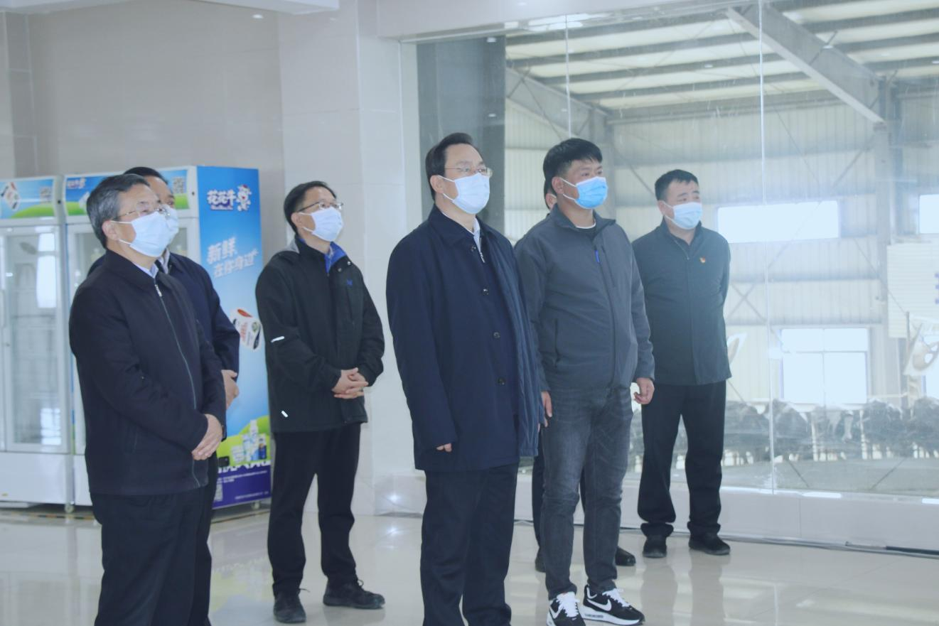 河南省人大常委会党组书记、副主任孔昌生莅临开云（中国）鲁山瑞亚牧场参观调研