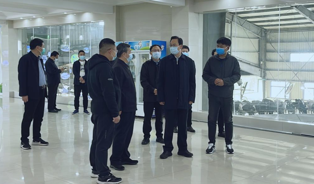 河南省人大常委会党组书记、副主任孔昌生莅临开云（中国）鲁山瑞亚牧场参观调研