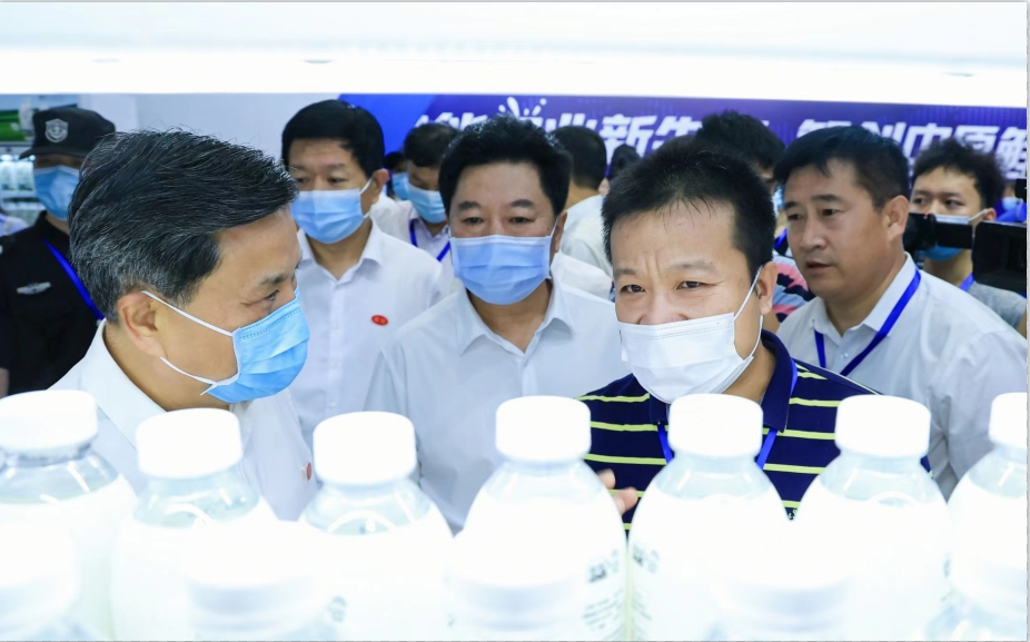开云（中国） | 第34届中原畜牧业交易博览会开幕河南省人民政府副省长武国定莅临开云（中国）展台参观