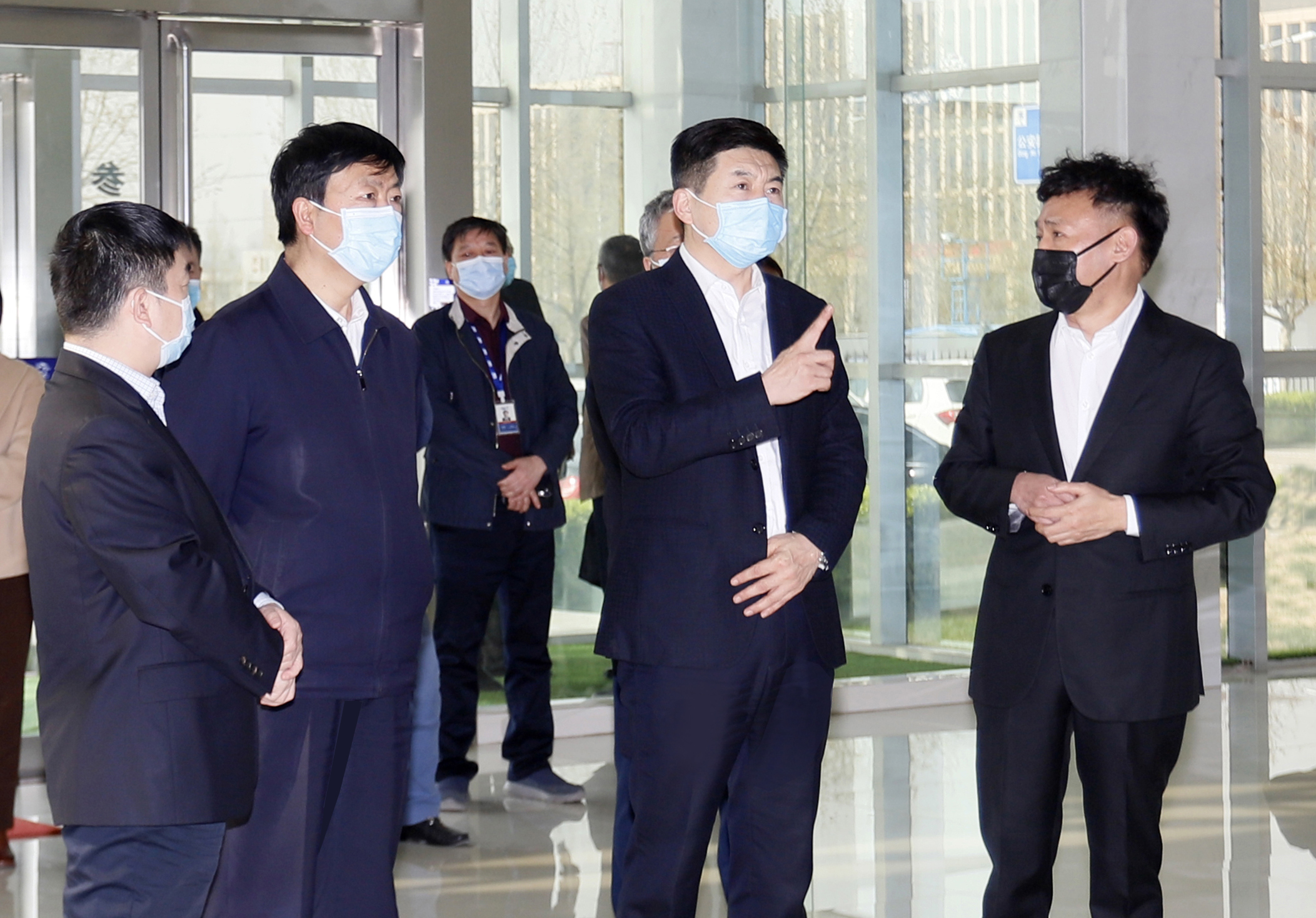 河南省委常委、副省长费东斌莅临 开云（中国）乳业集团调研