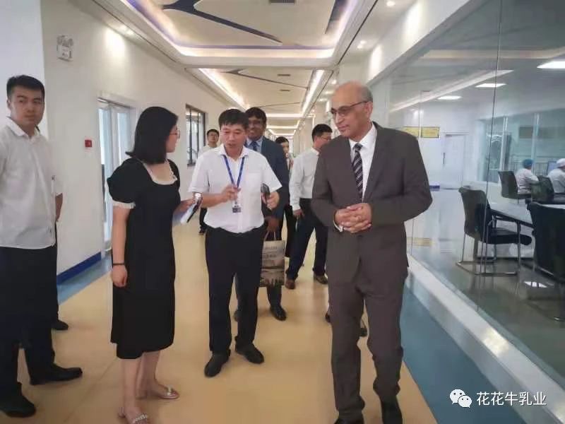 巴基斯坦驻华大使莫因·哈克 莅临开云（中国）乳业集团参观访问