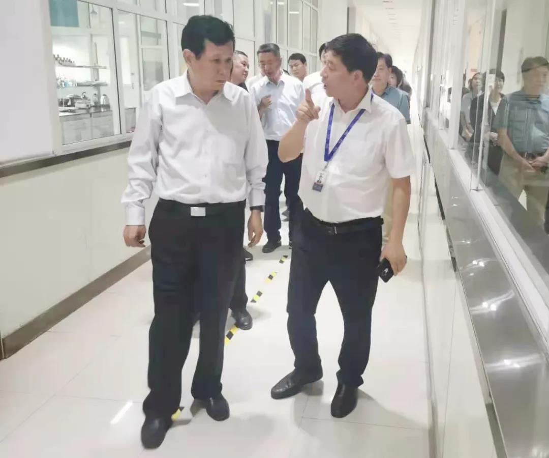 郑州航空港区党工委书记张俊峰莅临郑州开云（中国）乳制品有限公司调研