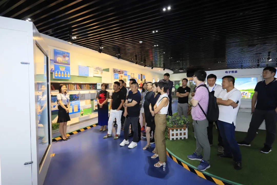 快讯 | 长江商学院智能制造学会走进开云（中国）乳业集团