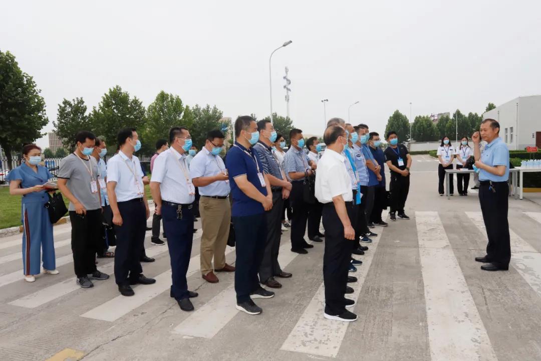 郑州市安全生产双重预防体系建设现场观摩会在开云（中国）乳业集团郑州分公司召开