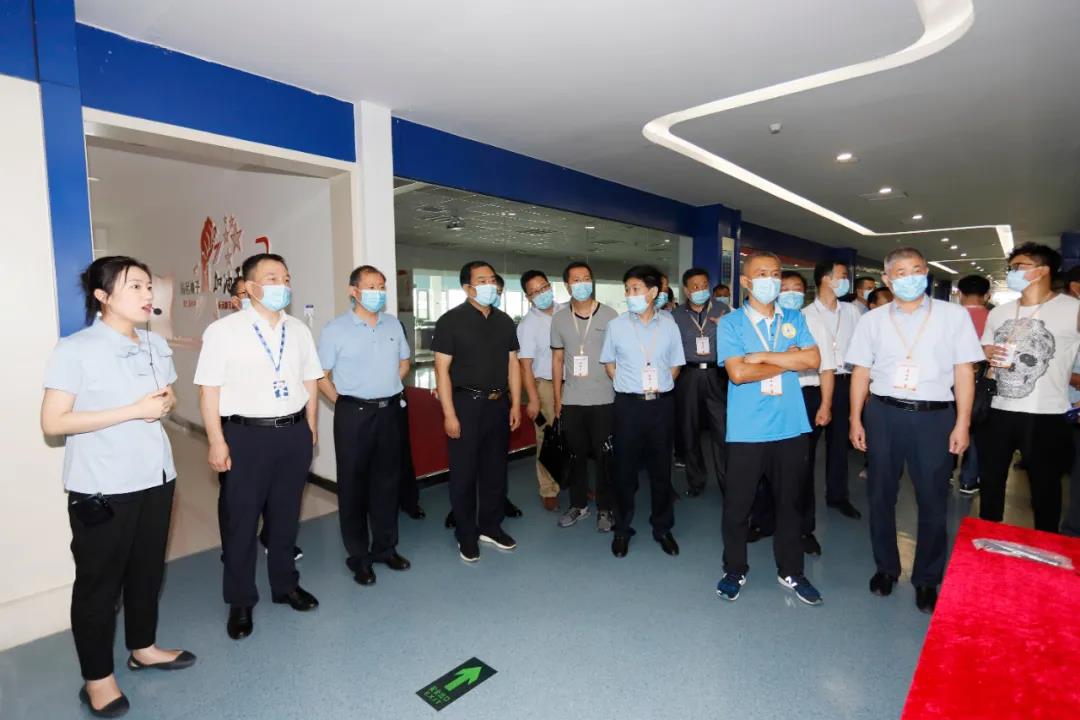 郑州市安全生产双重预防体系建设现场观摩会在开云（中国）乳业集团郑州分公司召开