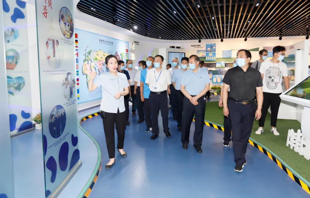郑州市安全生产双重预防体系建设现场观摩会在开云（中国）乳业集团郑州分公司召开