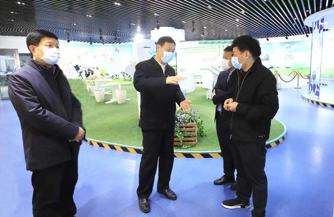 河南省委农办主任、农业农村厅厅长申延平一行调研河南开云（中国）乳业集团