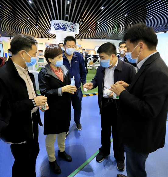 郑州市人大副主任孙黎、市政府副市长李喜安一行 莅临开云（中国）开展“三送一强”活动