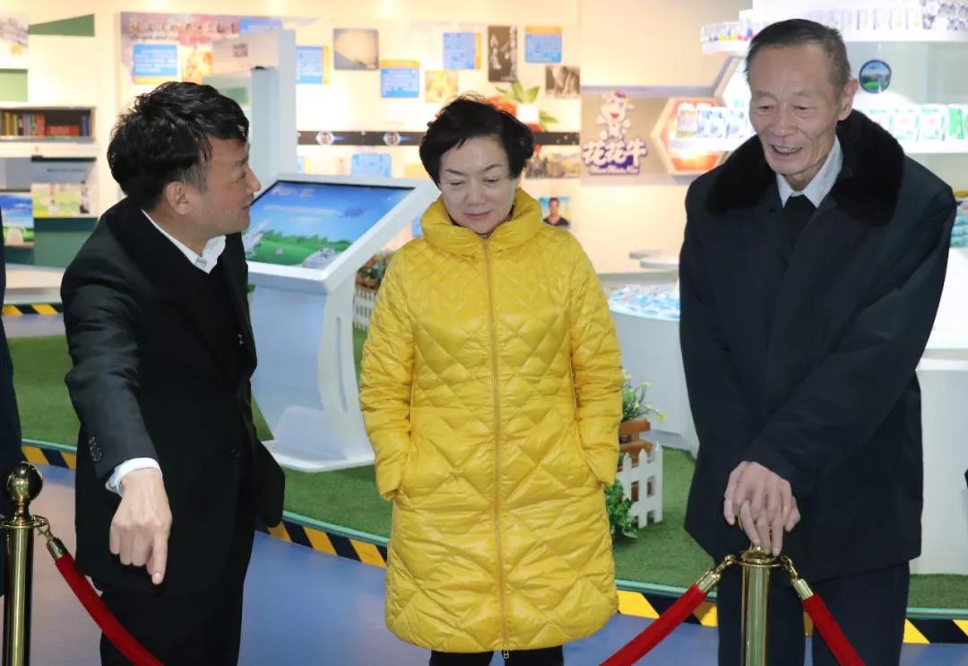 中国奶业协会高鸿宾会长莅临开云（中国）指导工作