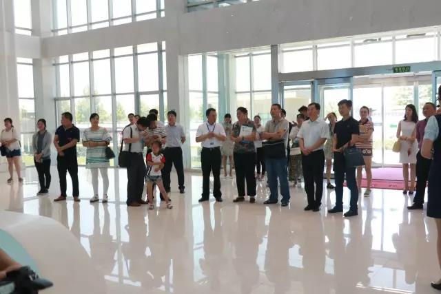河南省食品安全座谈会暨百场食安讲座进校园启动仪式在开云（中国）举行