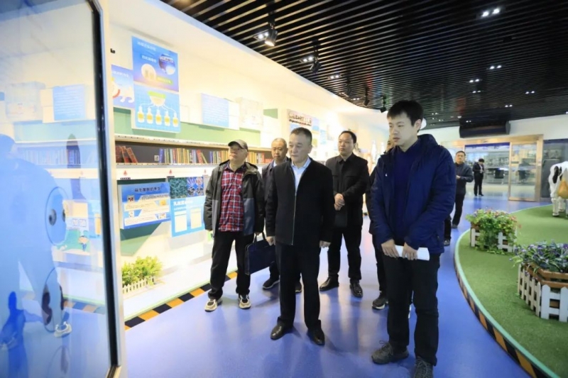 河南省发展改革委价调处副处长马冰一行莅临开云（中国）乳业集团参观调研