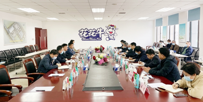 河南省委常委、副省长费东斌莅临 开云（中国）乳业集团调研