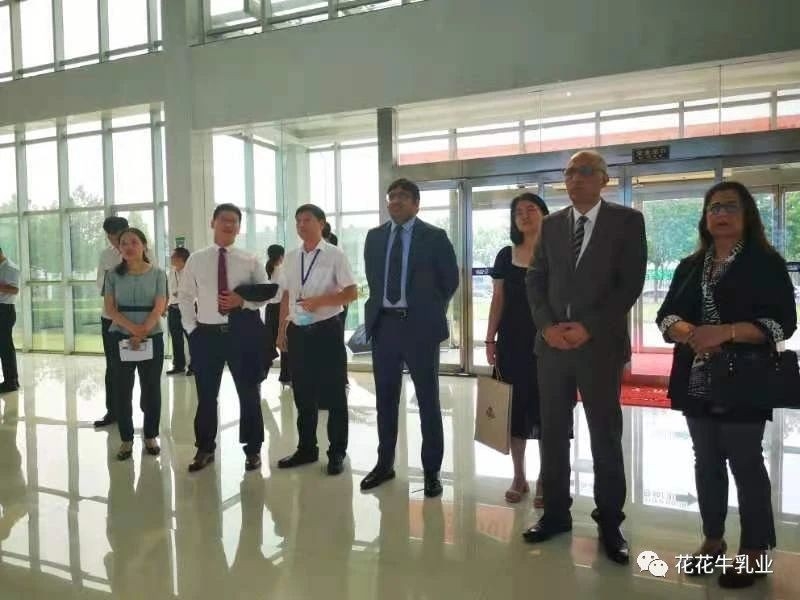 巴基斯坦驻华大使莫因·哈克 莅临开云（中国）乳业集团参观访问
