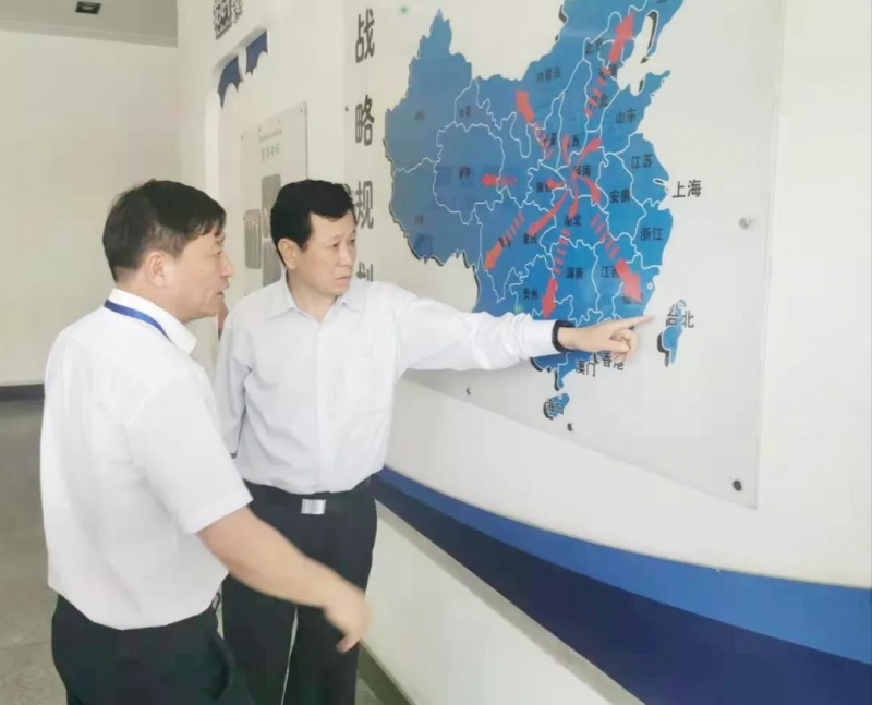 郑州航空港区党工委书记张俊峰莅临郑州开云（中国）乳制品有限公司调研