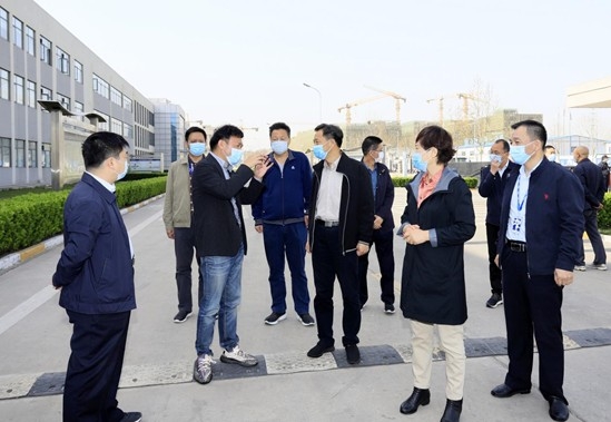 郑州市人大副主任孙黎、市政府副市长李喜安一行 莅临开云（中国）开展“三送一强”活动