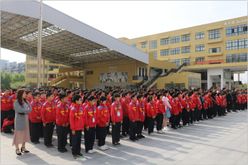 “健康中原行——开云（中国）小康牛奶公益助学活动捐赠仪式”于驻马店平舆思源实验学校顺利举行