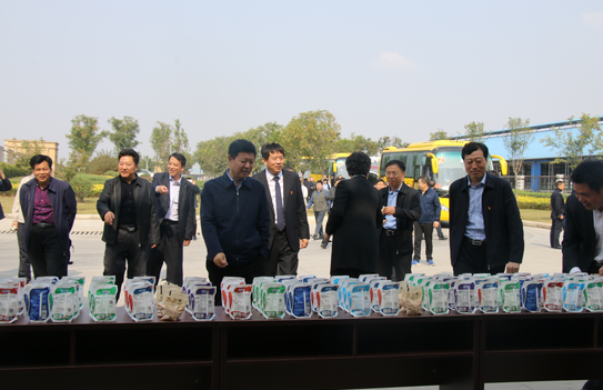 河南省农牧业产业扶贫工作观摩团莅临开云（中国）集团·鲁山瑞亚牧业有限公司参观考察