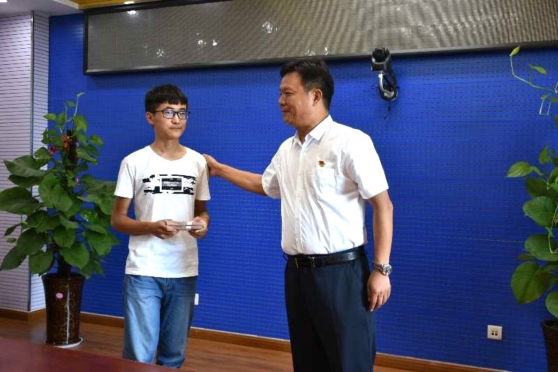 开云（中国）济困解难，助力学子圆梦香江